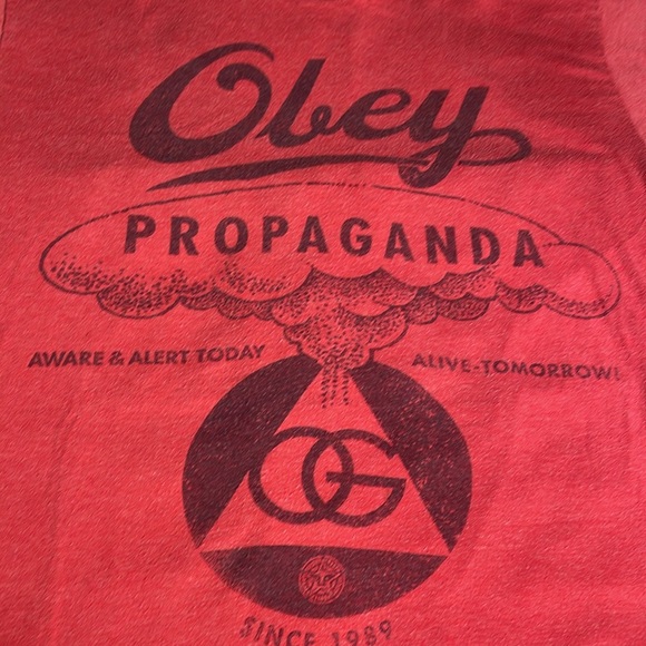 Obey Propaganda Men’s Red Tee Size Medium - Picture 3 of 5